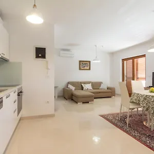 Veronika Apartment
